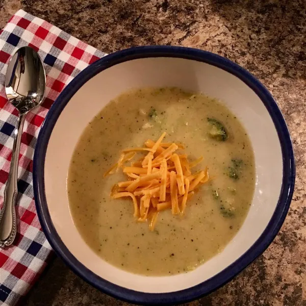 Aardappel-, Broccoli- en Kaassoep