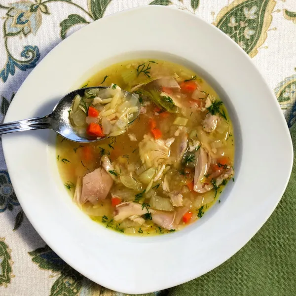 Kip En Orzo Soep Met Venkel