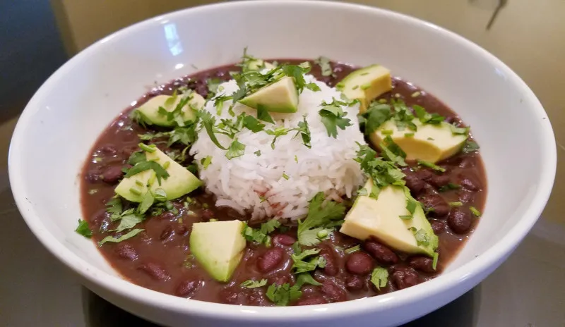 Pittige Zwarte Bonensoep in een Slowcooker