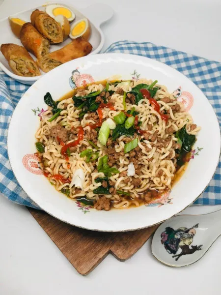 Pittige Tan Tan Soep (Tantanmen Of Dan Dan Noodles)