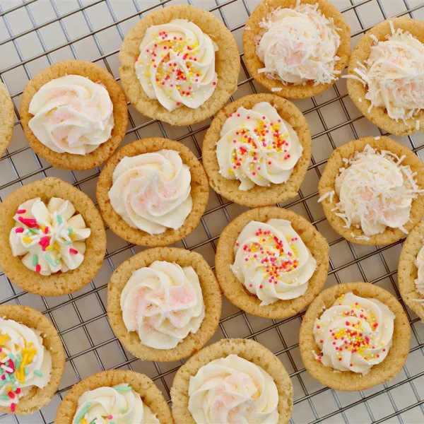 Suikerkoekjes Bekers Met Kokos Botercrème Glazuur