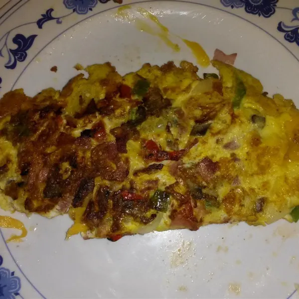 Tortilla van zes eieren met groenten en kaas