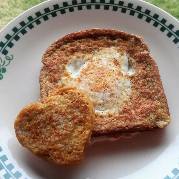 Franse Toast - Variatie Van Eieren In Een Mandje