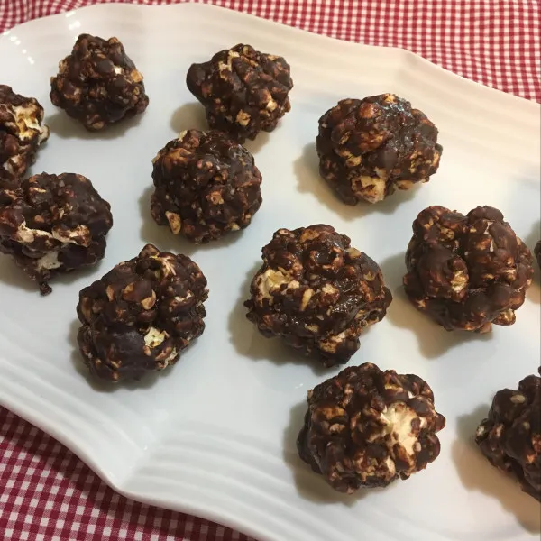 Pindakaas En Popcorn Truffels