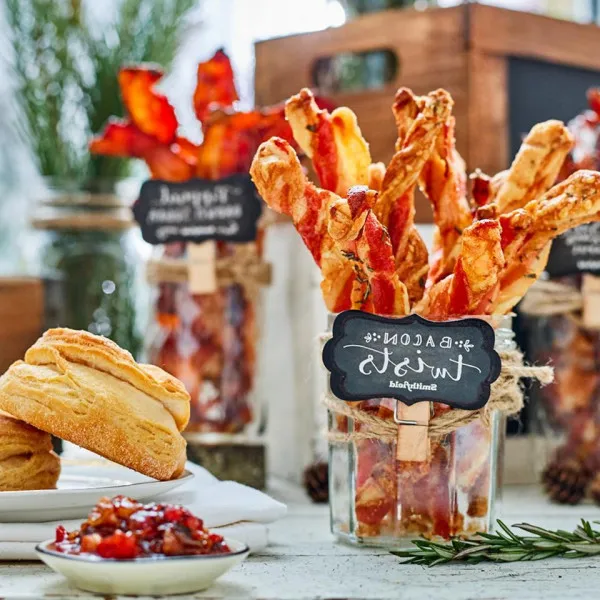 Knapperige Bacon Twists Met Gouda En Abrikozenjam