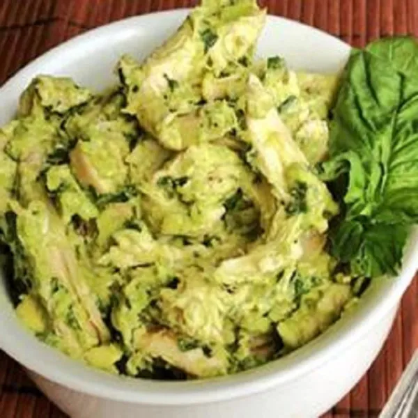 Wraps Van Kipsalade Met Avocado En Basilicum